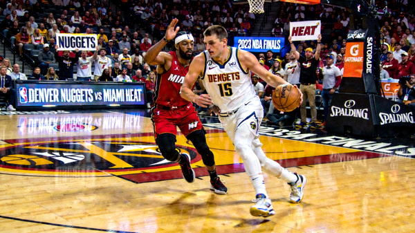 2023年NBA总决赛掘金对阵热火的比赛回放画面